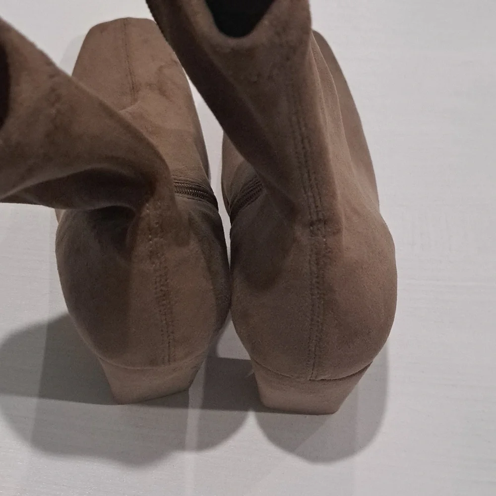 Steve Madden Vinka Bootie - Picture 4 of 6